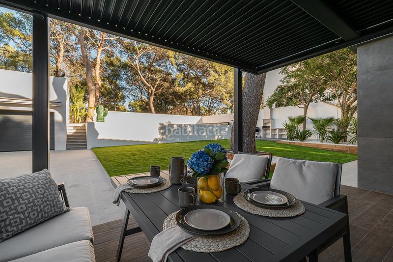 Foto 604d21ab-59a8-489f-83f7-3488e1f1cf67. Casa amb piscina a Centre Castelldefels