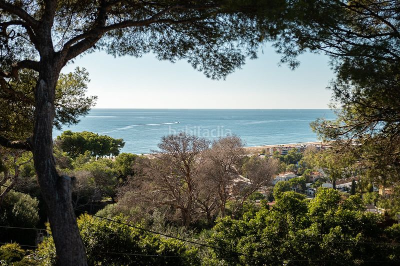 Foto a0a82b1b-38d5-477f-9d71-6c263d19f3ab. Casa amb piscina a Centre Castelldefels