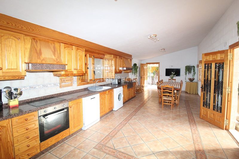 Foto f1427f66-94bf-4c00-9df9-f4f05e23191f. Maison avec piscine dans Campo Alto-Club de Campo Elda