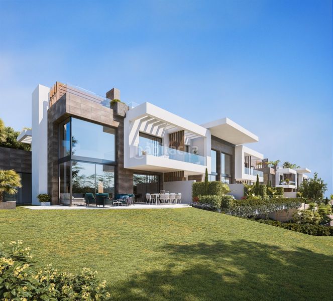 Foto fbd98746-1ad7-4465-95d0-c91a70e5a66c. Casa amb piscina a Río Real Marbella