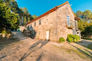 Maison à Arbo. Casa de piedra con finca de 3.030 m² junto al río miño y a minut