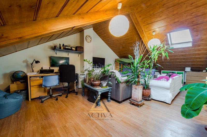 Foto 20f345d1-cc8c-4d28-b823-7193a8b0ffe9. Casa adossada amb xemeneia a Restón I-Restón II Valdemoro