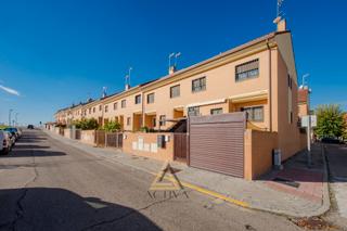 Reihenhaus  Calle de delfos. Chalet en valdemoro