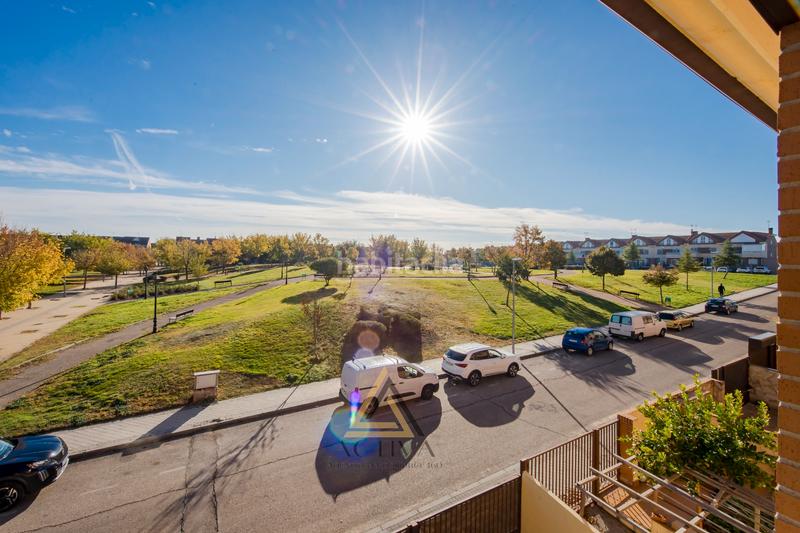 Foto 3e0528cf-4a35-4c48-9293-cf3217fa394d. Casa adossada amb xemeneia a Restón I-Restón II Valdemoro