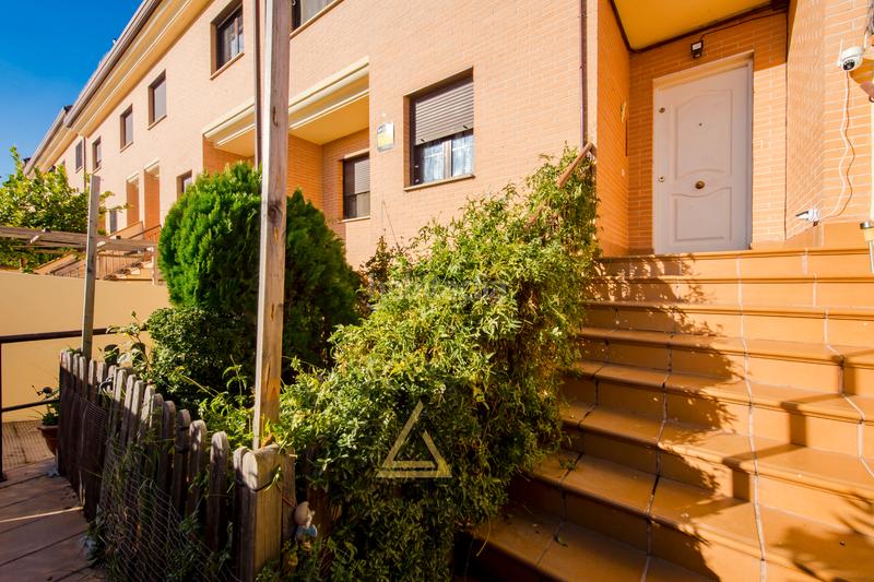 Foto 83c37f49-e3f4-42c6-bbf2-dcb13155c066. Casa adossada amb xemeneia a Restón I-Restón II Valdemoro