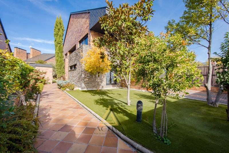 Foto 12cddcb2-784b-491f-8bf3-b1dd185a5672. Casa pareada chalet en villaviciosa de odon en Castillo-Campodón Villaviciosa de Odón