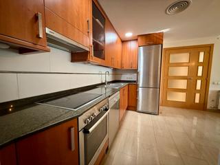 Etagenwohnung in Centre. Piso con parking i trastero