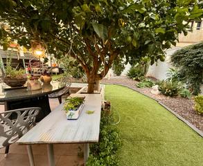 Maison jumelée à Espai Tolra - Els Pedrissos - Can Carner. Casa multifamiliar en castellar del vallès perfecta para 3 famil