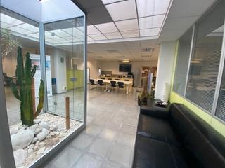 Miete Geschäftsraum  Carrer de blasco de garay. Local comercial ampli i versàtil amb garatge i excel·lents prest
