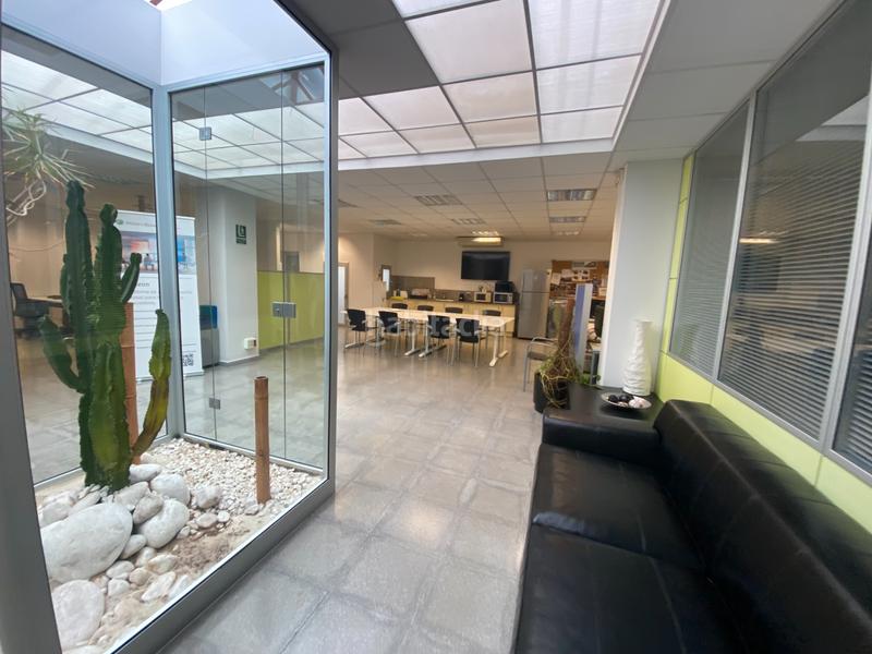 Foto 0b442b37-cd7a-4568-a018-062512aeff93. Rent business premise in La Maurina Terrassa