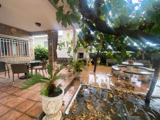Chalet in Santa Eulàlia de Ronçana. Torre a una sola planta parcela plana