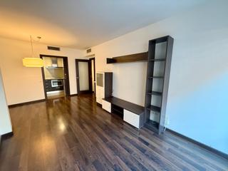 Rent Flat in Eixample - Can Bogunyà. Pis semi moblat amb pàrquing