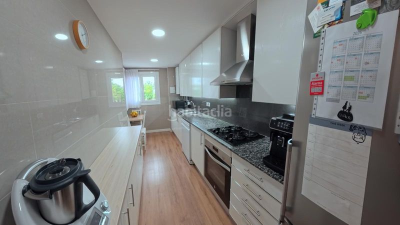 Foto 31fa1c84-3ce2-472b-848f-c3ddab217945. Pis amb xemeneia calefacció aparcament a Creu Alta Sabadell