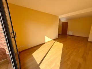 Flat in Espai Tolra - Els Pedrissos - Can Carner. Pis al centre molt lluminós