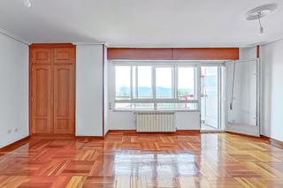 Pis a Avenida herrera oria 51. Magnifico piso exterior con plaza de garaje y trastero incluido