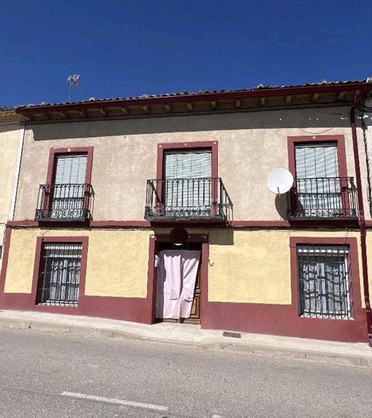 Foto fe598b45-4982-4131-8649-e1b21482e1b2. Casa amb xemeneia a Villavaquerín