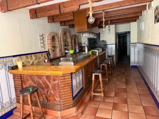 Local Comercial  Calle gallo. Local de 140 m dividido en 2 plantas