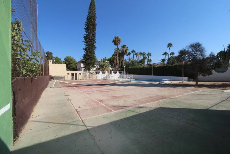 Foto 8f982efa-4dc7-4003-85df-7cc5807a6332. Casa amb piscina a Peña de las Águilas Elche / Elx