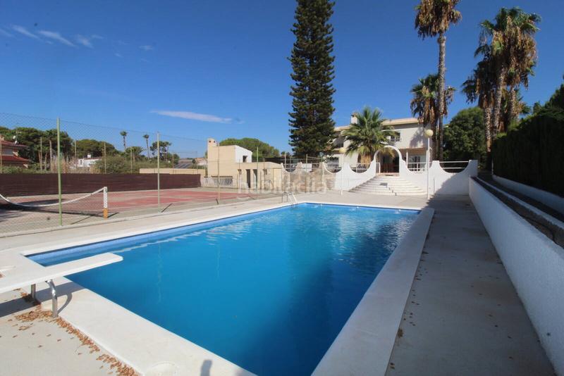 Foto f4b8c21c-e4e4-4a90-be87-28736db56746. Casa con piscina in Peña de las Águilas Elche / Elx