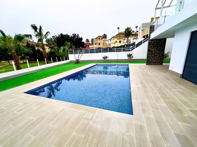 Foto 4a2ca396-3b1e-4e65-aa92-eeb2b8d5fb71. Casa amb piscina a Rojales