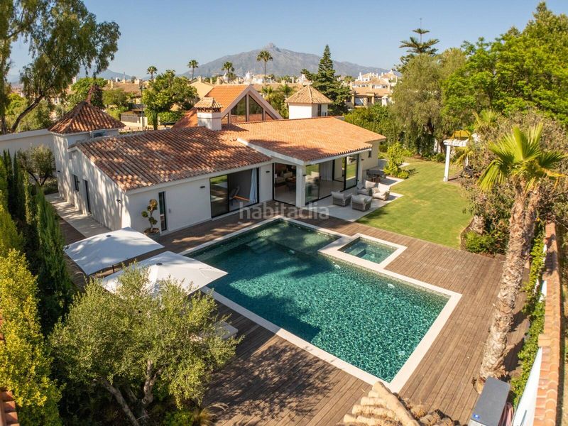 Foto 1e8a11b0-badb-4032-bdd0-ef8a693c48e1. Casa amb piscina a Puerto Banús Marbella