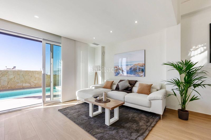 Foto a352c74d-7ba2-4b0f-bfeb-1442d2cc4975. Casa amb piscina a Rojales