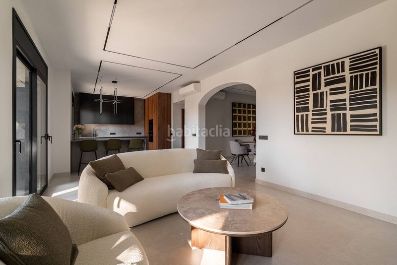 Foto 2ada7938-6b00-4c7d-8465-17bfac645c3e. Casa amb piscina a Centre Castelldefels