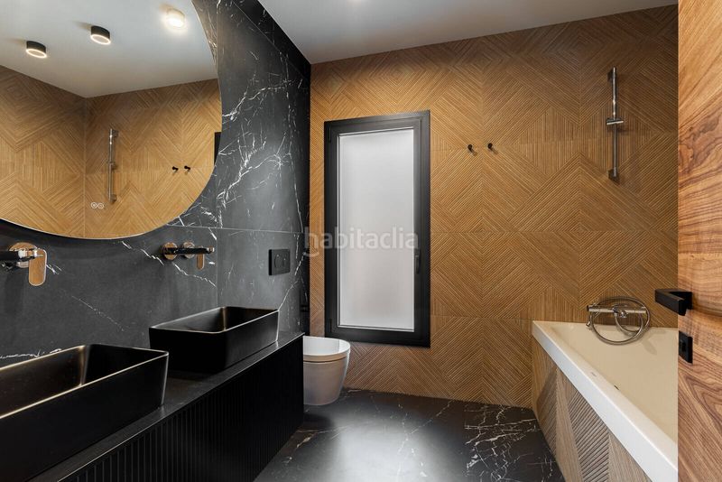 Foto 4682933d-6128-4747-a326-459c8fe5a24a. Casa amb piscina a Centre Castelldefels