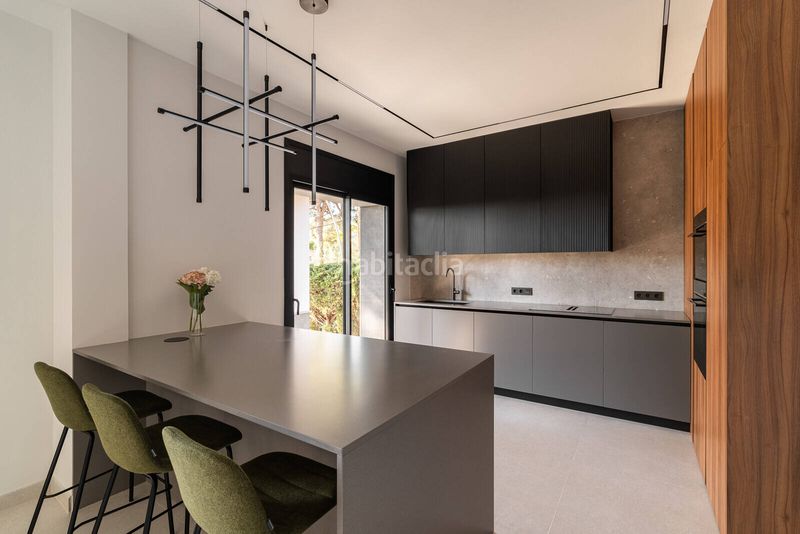 Foto 4f9008bd-5b25-4258-b1ee-9667bf375c58. Casa amb piscina a Centre Castelldefels