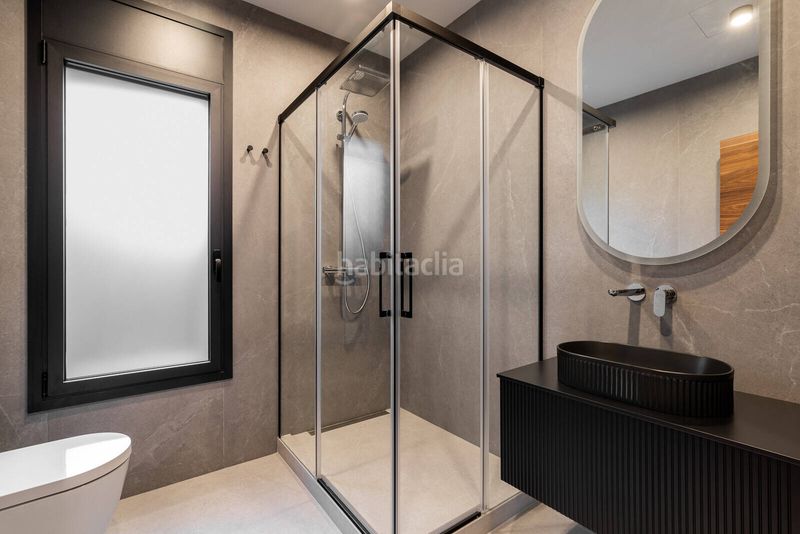 Foto 5ef51c17-4572-437f-83f0-71a2a26480f0. Casa amb piscina a Centre Castelldefels