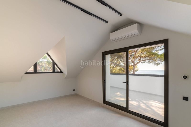 Foto b9b2bcbb-48e6-459b-989c-239749bada5f. Casa amb piscina a Centre Castelldefels