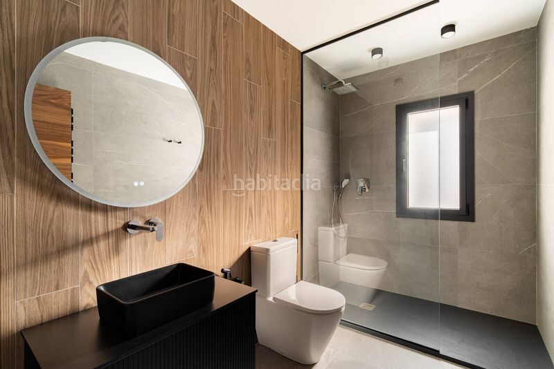 Foto fb0491ea-a50f-4f5d-b9c8-a4112b42319f. Casa amb piscina a Centre Castelldefels