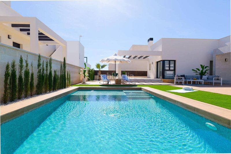 Foto d032fd46-b007-4a28-ac46-1cde49cf9c5e. Casa amb piscina a Rojales