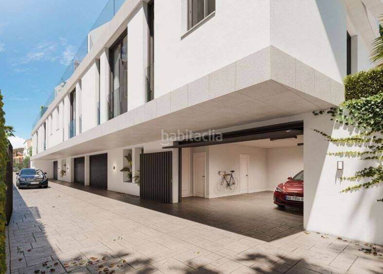 Foto f3e87ac8-07a4-4700-9707-e1b3c869fa94. Casa amb piscina a Limonar Málaga
