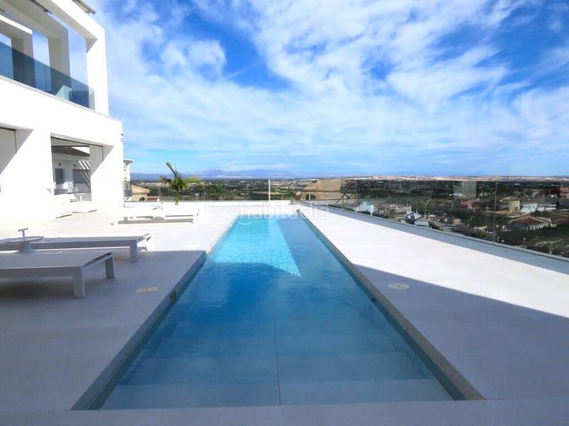 Foto 15281c3d-f1de-475b-b4a5-dc693c12de98. Casa amb piscina a Rojales