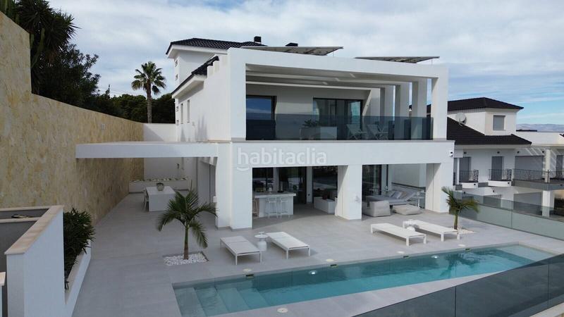 Foto b5b06179-3207-43cb-8c5f-58df326574fa. Casa amb piscina a Rojales