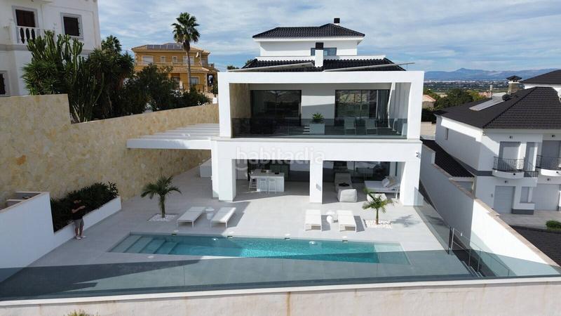 Foto c90cb6db-f28c-4a5f-a952-aba90dc070e2. Casa amb piscina a Rojales