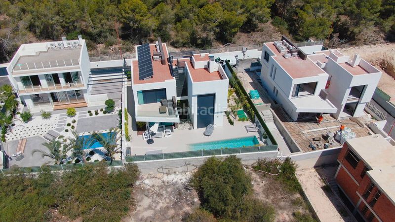 Foto 80b34208-f50d-4094-a096-08793fc8500a. Casa amb piscina a Varadero Nucia (la)