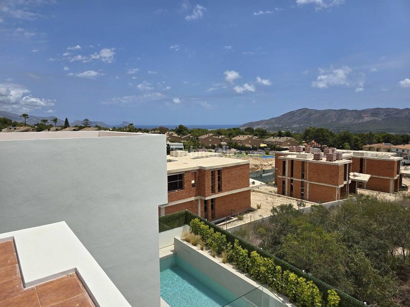 Foto 8c068a65-15ad-40a8-8419-71025280f601. Casa amb piscina a Varadero Nucia (la)