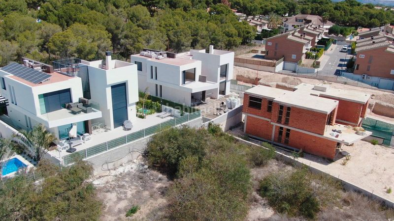 Foto aba3b39f-c487-4967-8d15-f4e2308d74de. Casa amb piscina a Varadero Nucia (la)