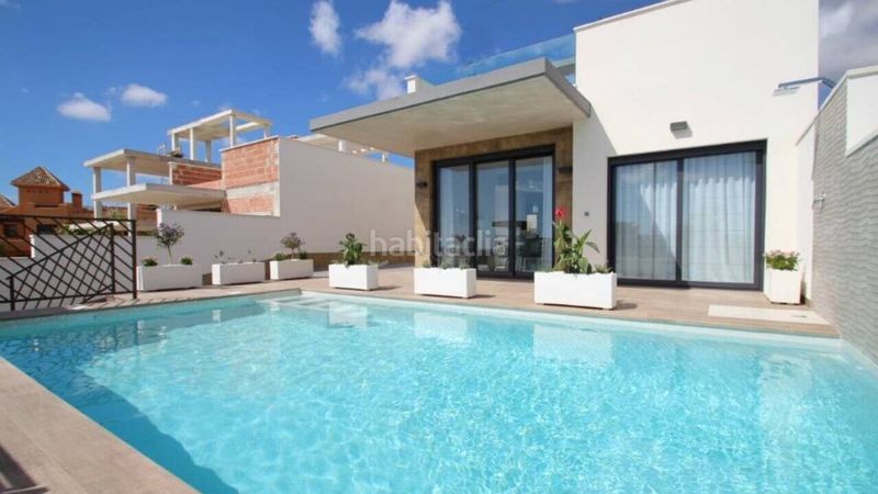 Foto 64c47835-76f0-4ff3-831a-4b09ff8a0ebc. Casa amb piscina a Campoamor Orihuela
