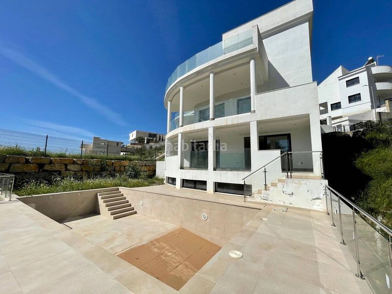 Foto 4542800d-c6ee-4df6-8c4c-5df6a300e063. Casa amb piscina a Torremuelle Benalmádena