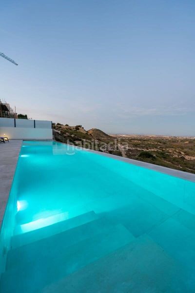 Foto 638b31d0-d8db-4339-8d88-3a3f6f8b479c. Casa amb piscina a Rojales