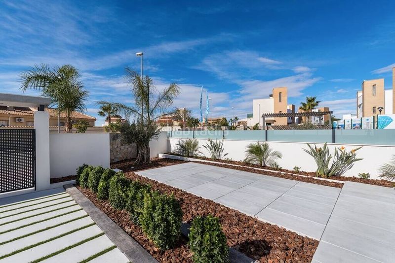 Foto 7543d443-e928-49fa-b195-621c71dd069d. Casa amb piscina a Rojales