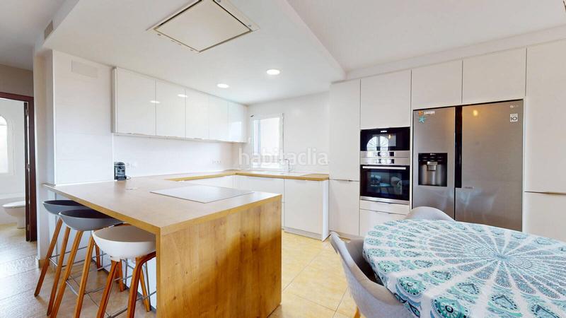 Foto b6c7f881-cd6d-42d4-874f-4db00c482b16. House with pool in La Zenia Orihuela