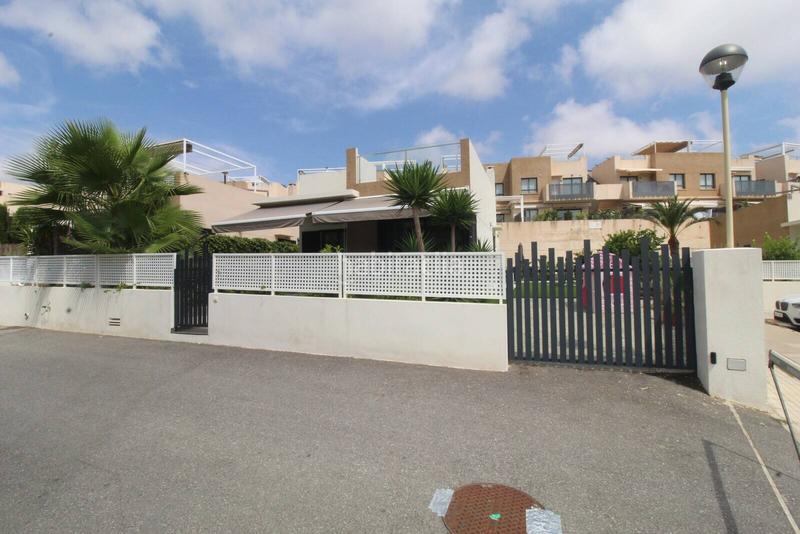 Foto e5bdbe0a-fdfd-4289-be21-b483172d4180. Casa en La Zenia Orihuela