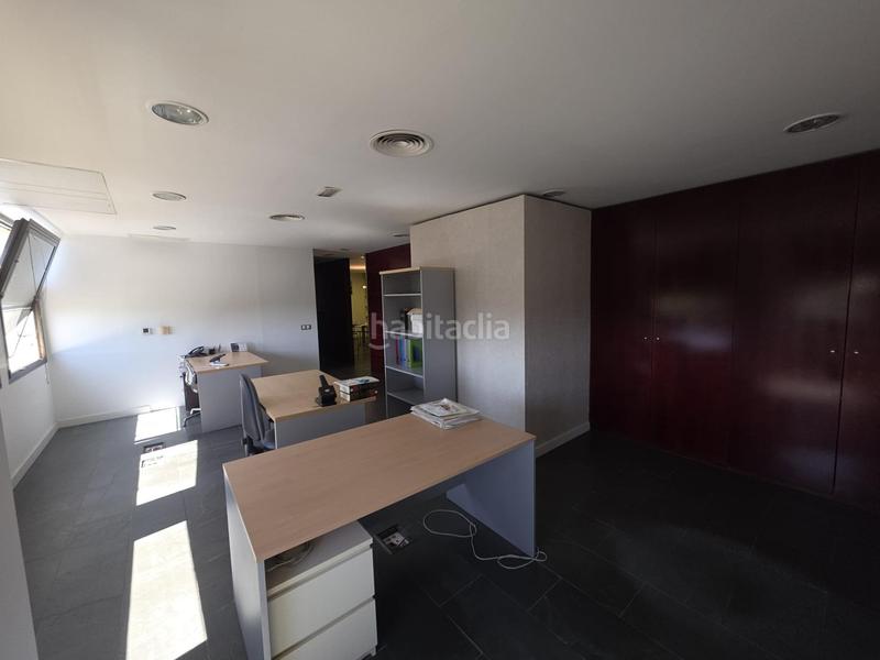 Foto 243abcce-8f2c-400b-b466-b28db4860a79. Bureau avec parking dans El Tardón - El Carmen Sevilla