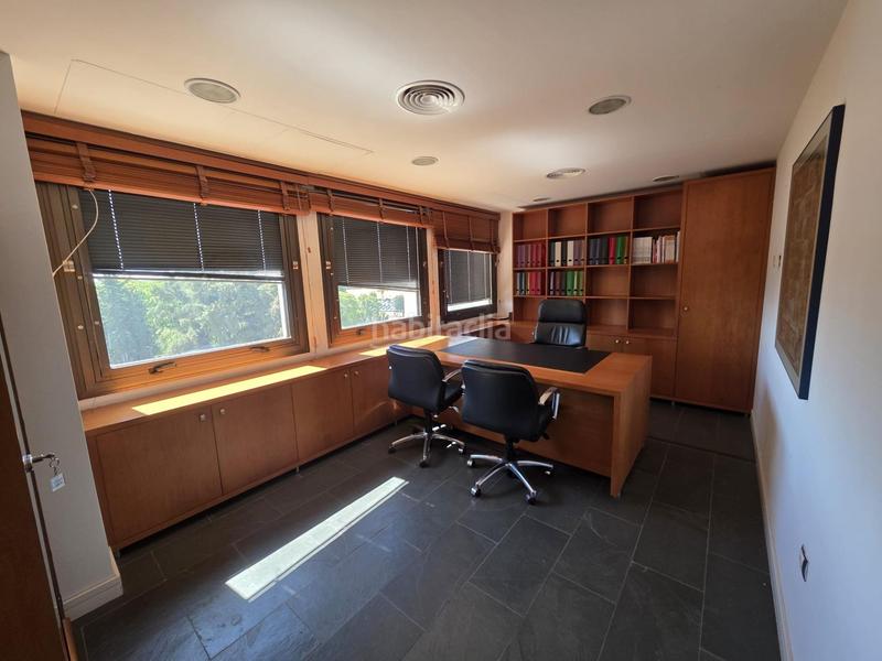 Foto 466d8edb-3539-4156-953e-56e0428140d3. Bureau avec parking dans El Tardón - El Carmen Sevilla