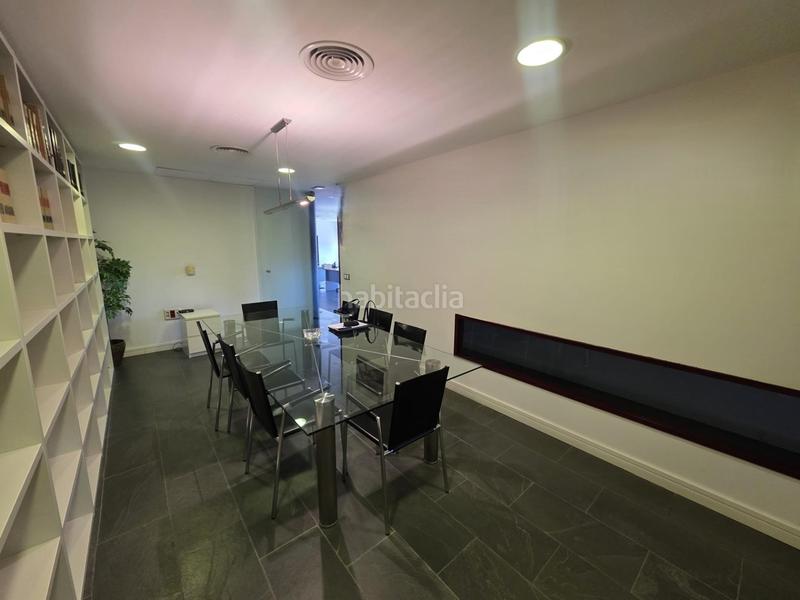 Foto 4a9eaa7b-82b9-4934-8220-a9aaadf0762d. Bureau avec parking dans El Tardón - El Carmen Sevilla