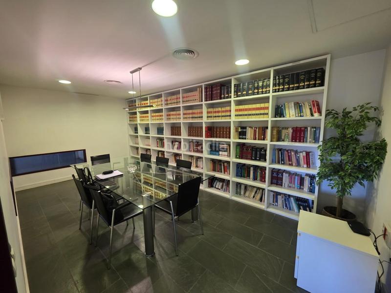 Foto 80d0f5d1-d282-461d-af10-d33cd62536d4. Bureau avec parking dans El Tardón - El Carmen Sevilla